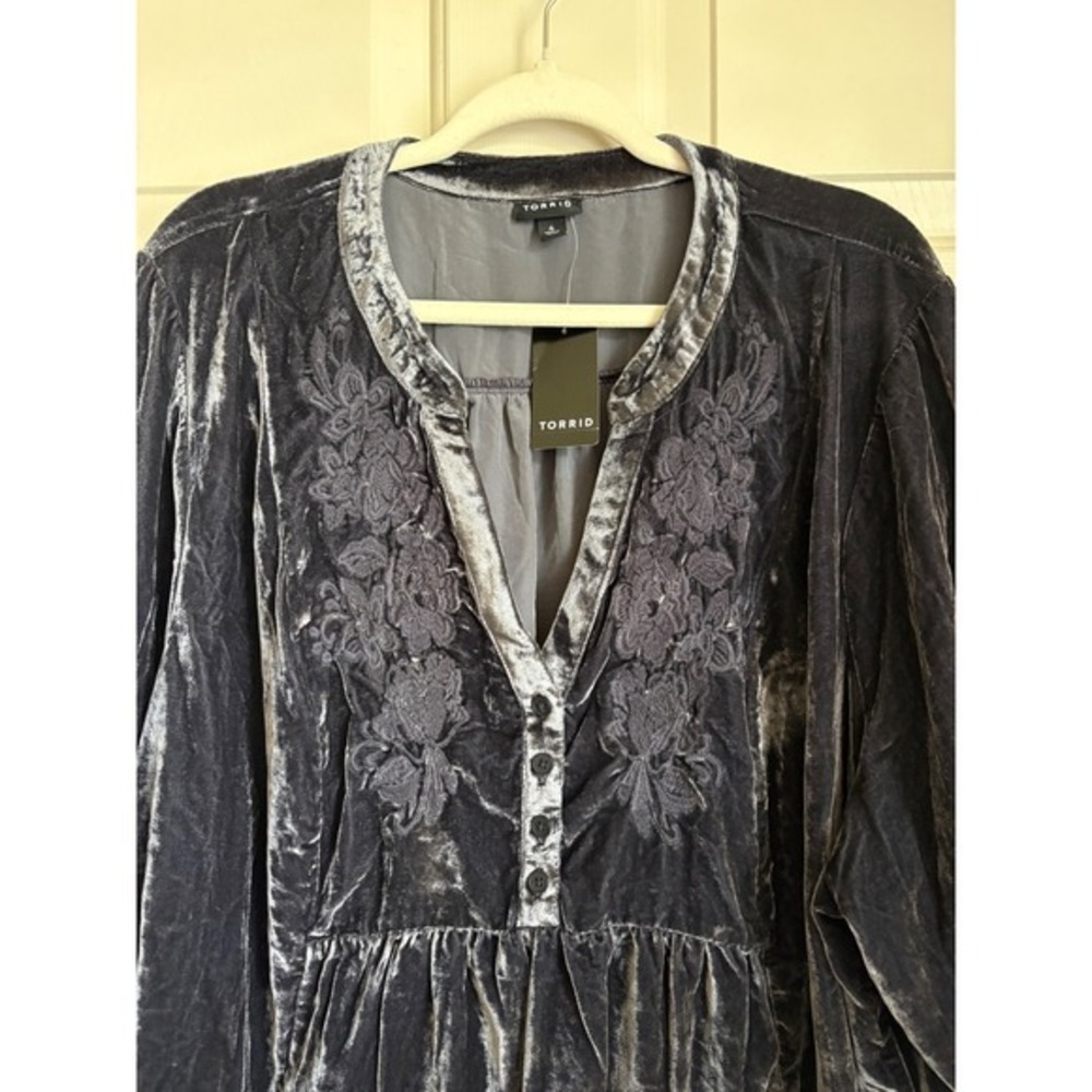 Torrid Gray Velvet Embroidered Babydoll Blouse Tunic Size 4X Boho Whimsigoth - Picture 4 of 8